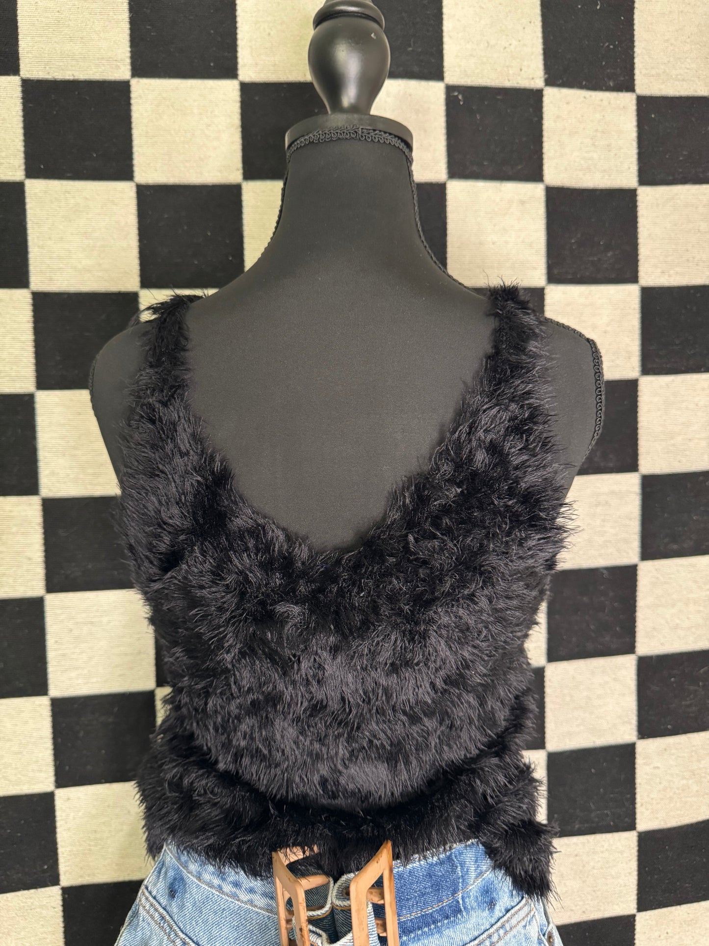 BLACK FUZZY TANK